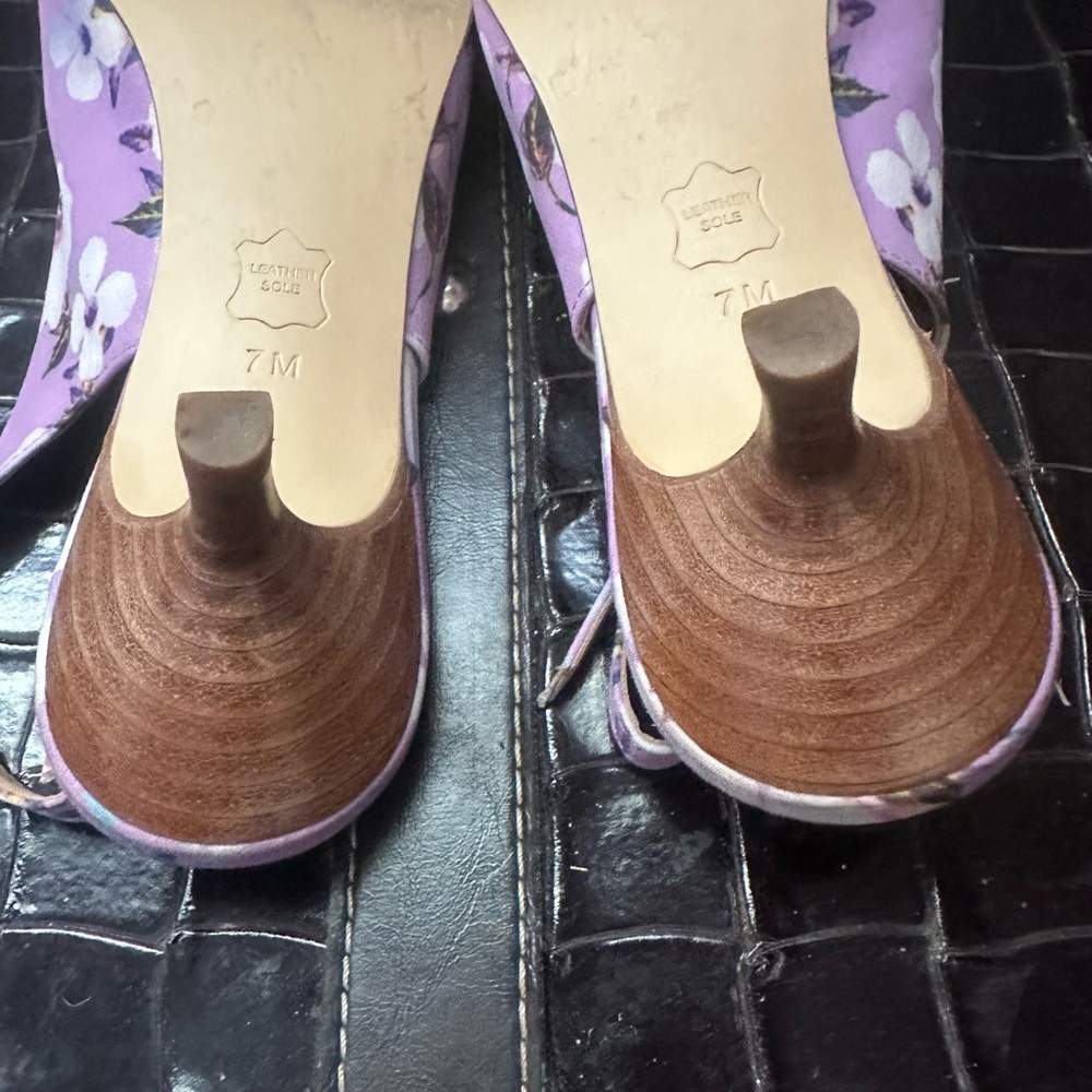Talbots Purply Pansies floral kitten heels Size 7 - Picture 6 of 7